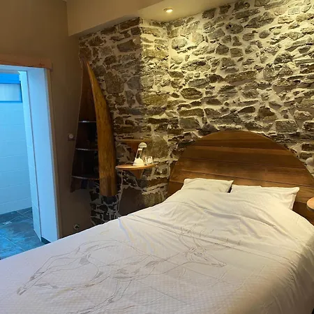 Jasmine Joli A La Montagne Bagnères-de-Luchon